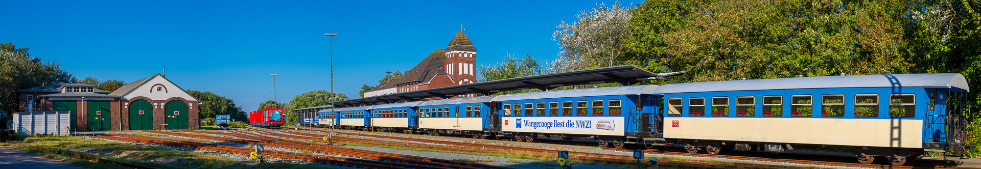 Inselbahn im Grünen